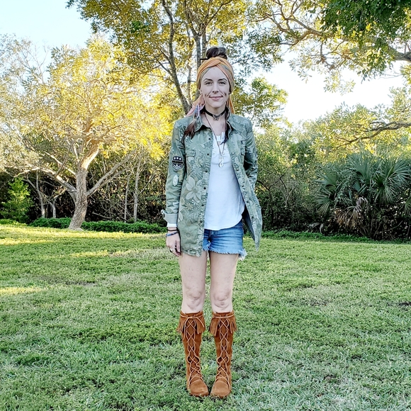 Meet your Posher, Liya - Picture 2 of 4